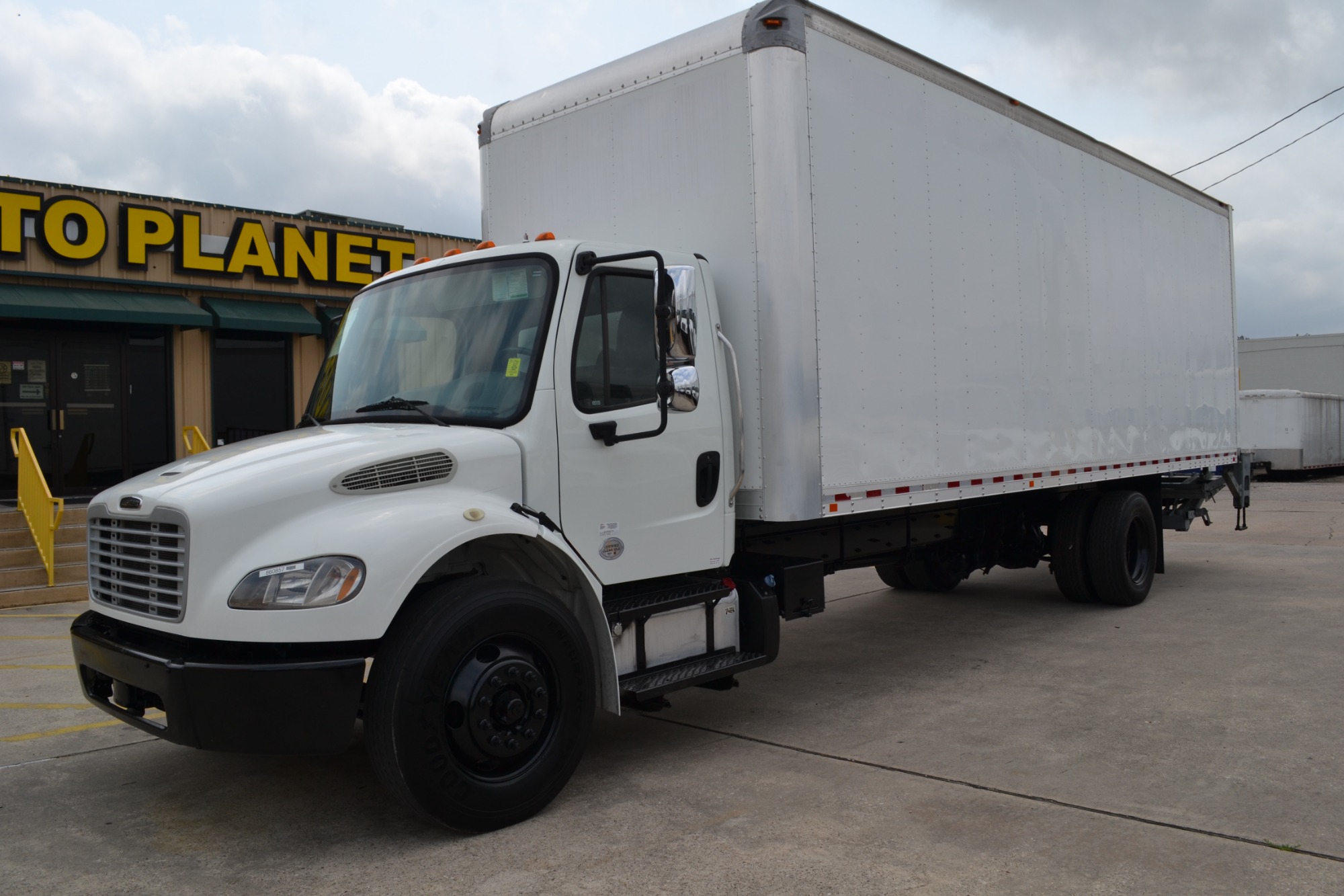 photo of 2019 FREIGHTLINER M2-106 26FT BOX 